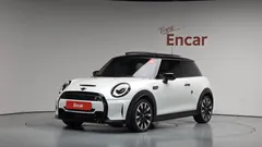 2023 Mini Cooper Classic Launch Pack — фото 1