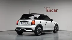 2023 Mini Cooper Classic Launch Pack — фото 2
