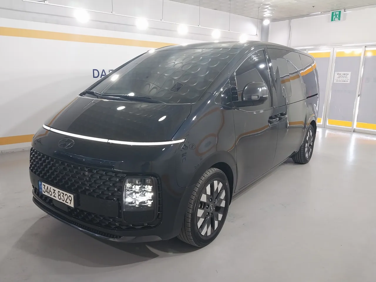 2023 Hyundai Staria Lounge 9-Seater