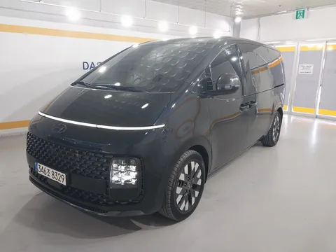 2023 Hyundai Staria Lounge 9-Seater