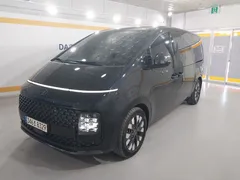 2023 Hyundai Staria Lounge 9-Seater — фото 12