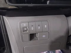2023 Hyundai Staria Lounge 9-Seater — фото 15