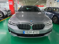 2023 BMW 5-Series 530i xDrive Luxury, серый — фото 2