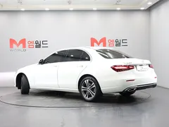 2022 Mercedes-Benz E-Class E350 4MATIC Avantgarde — фото 3
