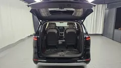 2023 Kia Carnival Diesel 9-Seater Hi-Limousine — фото 16