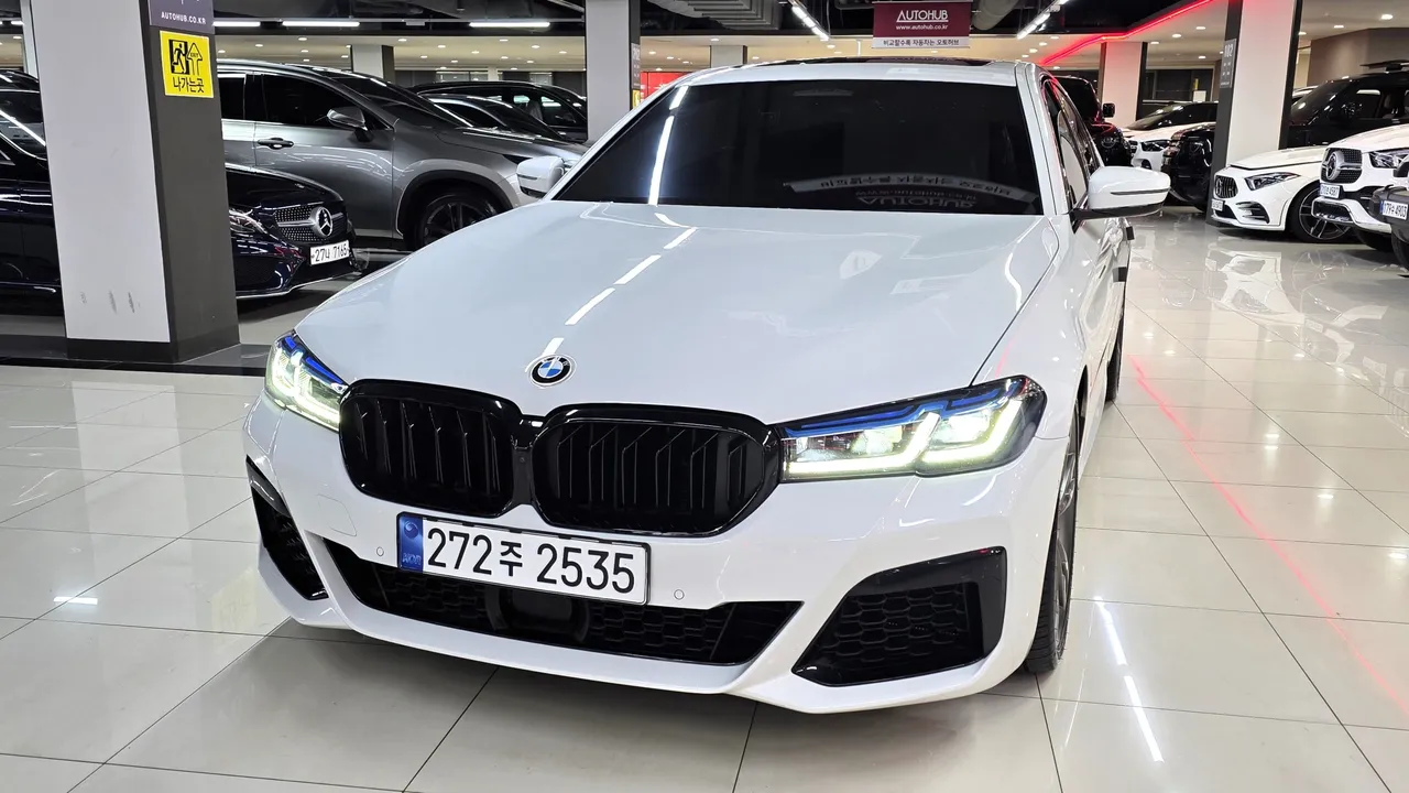 2023 BMW 5-Series M550i xDrive