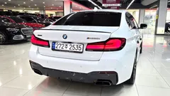 2023 BMW 5-Series M550i xDrive — фото 5