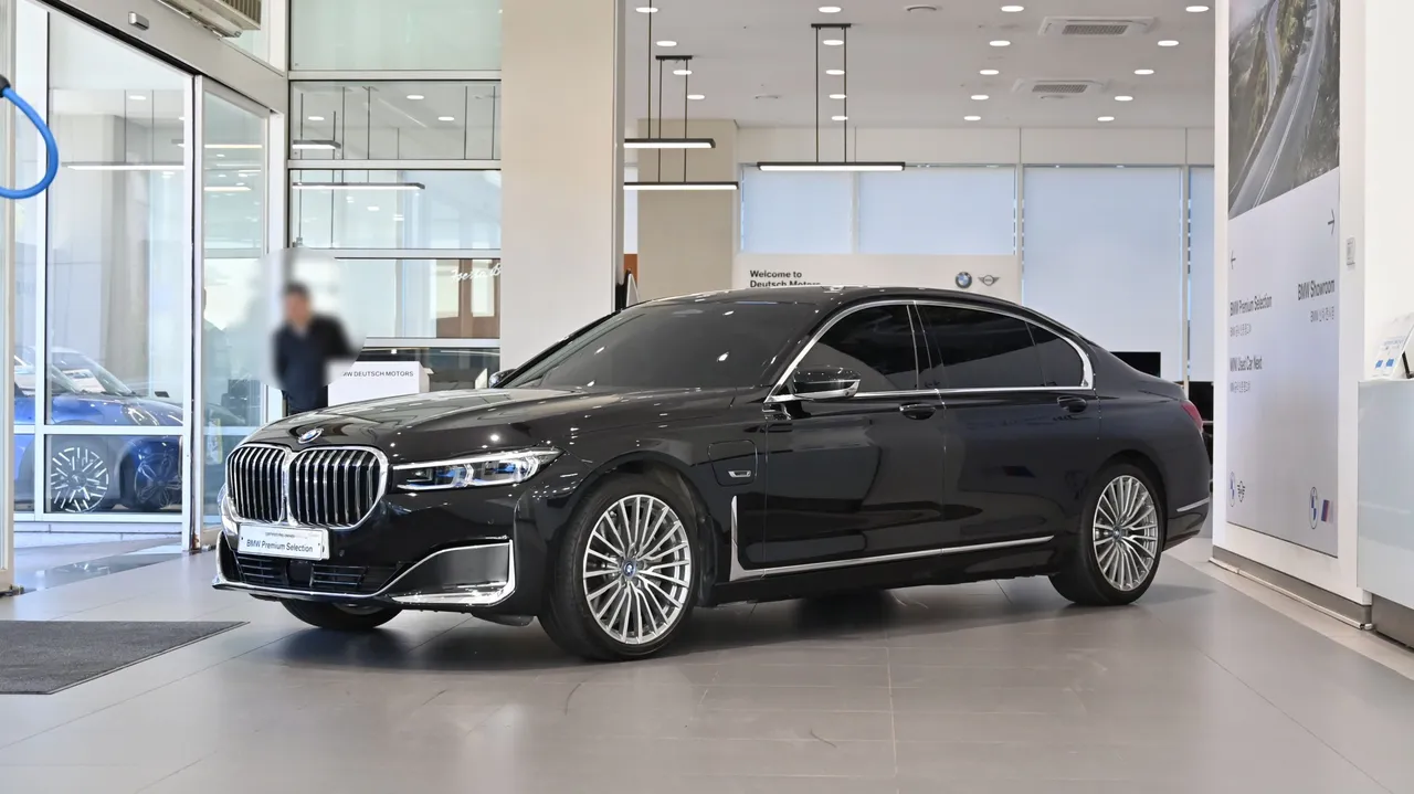 2022 BMW 7-Series 745Le iPerformance Design Pure Excellence