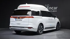 2023 Kia Carnival Gasoline 9-Seater Hi-Limousine — фото 2