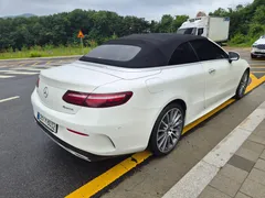 2022 Mercedes-Benz E-Class E450 4MATIC Cabriolet — фото 3
