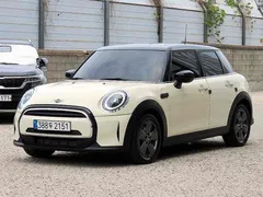 2023 Mini Cooper 5Door Classic Launch Pack — фото 2