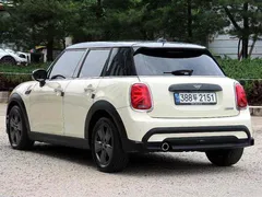 2023 Mini Cooper 5Door Classic Launch Pack — фото 3