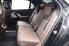 2023 BMW 7-Series 740i sDrive M Sport — фото 7