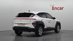 2023 Hyundai Kona Gasoline 1.6 Turbo 2WD, белый — фото 2