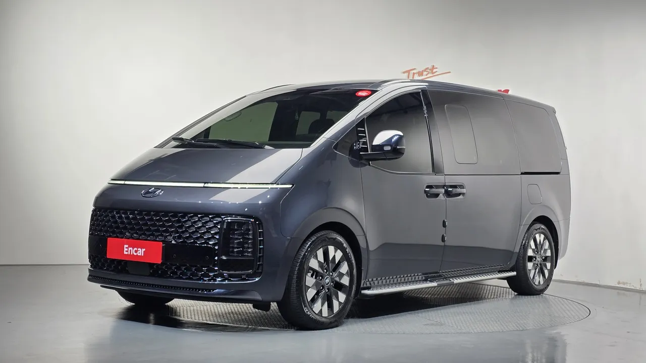 2023 Hyundai Staria 4WD Lounge 9-Seater