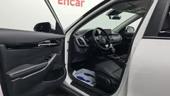 2023 Kia Seltos Gasoline 1.6 Turbo 2WD, белый — фото 10