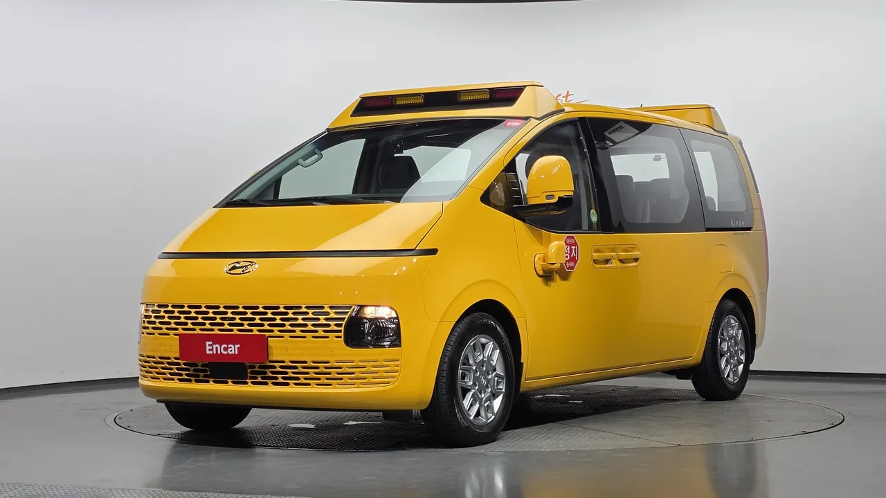 2023 Hyundai Staria L3.5  Kinder Safety Car