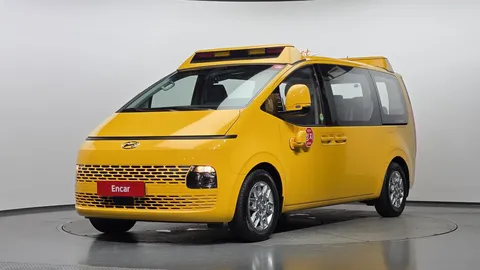 2023 Hyundai Staria L3.5  Kinder Safety Car