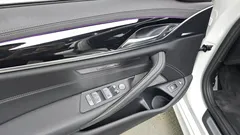 2022 BMW 5-Series 530e M Sport — фото 13