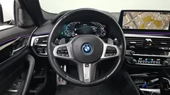 2022 BMW 5-Series 530e M Sport — фото 14