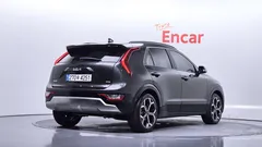 2022 Kia Niro Signature — фото 2