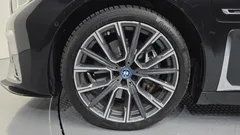 2022 BMW 7-Series 745Le iPerformance M Sport — фото 5