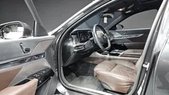 2023 BMW 7-Series 740i sDrive Design Pure Excellence — фото 10