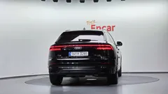 2023 Audi Q8 55 TFSI Quattro Premium — фото 4