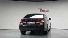 2022 BMW 5-Series 530e M Sport — фото 4