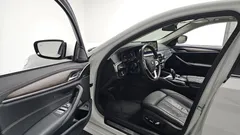 2023 BMW 5-Series 530i Luxury — фото 10