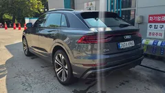 2023 Audi Q8 55 TFSI Quattro Premium, серый — фото 5