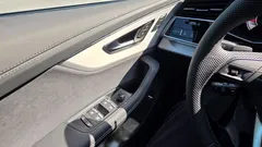 2023 Audi Q8 55 TFSI Quattro Premium, серый — фото 17