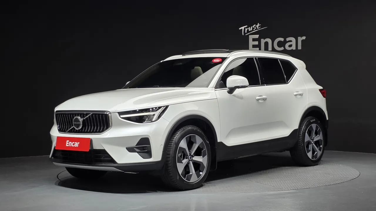2023 Volvo XC40 B4 Ultimate Bright