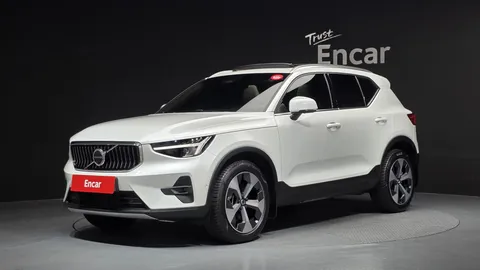 2023 Volvo XC40 B4 Ultimate Bright
