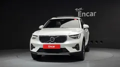 2023 Volvo XC40 B4 Ultimate Bright — фото 3