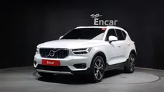 2022 Volvo XC40 B4 Inscription — фото 1
