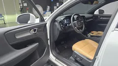 2022 Volvo XC40 B4 Inscription — фото 10