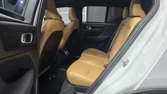 2022 Volvo XC40 B4 Inscription — фото 12