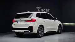 2023 BMW X1 sDrive 20i M Sport, белый — фото 2