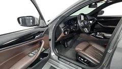 2022 BMW 5-Series 530e M Sport — фото 10