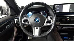 2022 BMW 5-Series 530e M Sport — фото 13