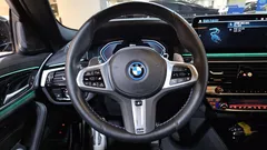 2023 BMW 5-Series 530e M Sport — фото 13