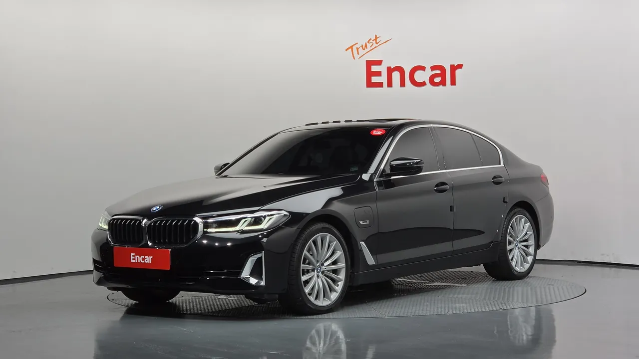 2023 BMW 5-Series 530e Luxury