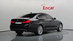 2023 BMW 5-Series 530e Luxury — фото 2