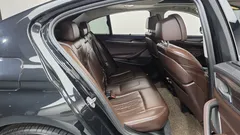 2023 BMW 5-Series 530e Luxury — фото 14