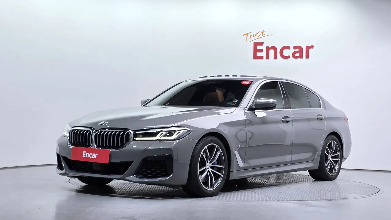 2022 BMW 5-Series 520i M Sport
