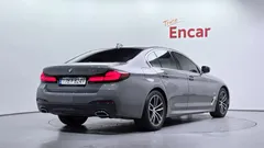 2022 BMW 5-Series 520i M Sport — фото 2