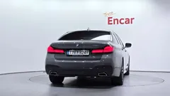 2022 BMW 5-Series 520i M Sport — фото 4