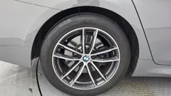 2022 BMW 5-Series 520i M Sport — фото 5