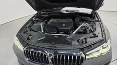 2022 BMW 5-Series 520i M Sport — фото 6